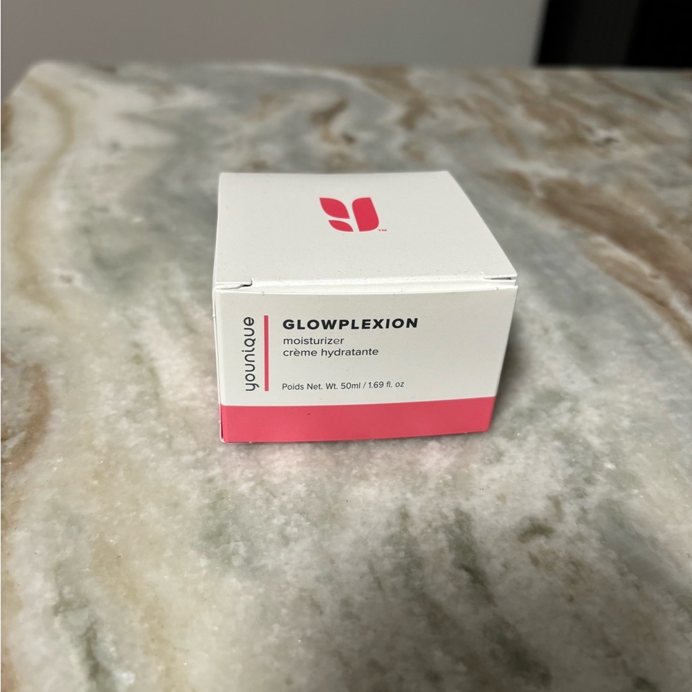 Younique Glowplextion Moisturizer